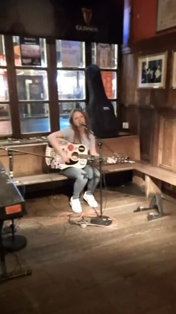 A bit of 'All I Know' from @whelanssongcycle in Dublin nearly two weeks ago 🎶 what a lovely spot - thanks for having me! 

It‘s been four weeks since the release and I just wanted to say thank you to every single person that has listened so far🫶🏻 it means a lot and I can’t wait to share more music soon ♥️

#whelanssongcycle #whelans #newmusic #single #release #singer #songwriter #dublin #ireland